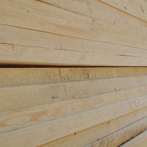 Деловая древесина среднего качества и деловая древесина